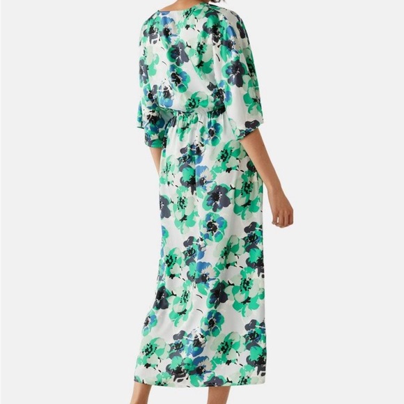 Marks and Spencer floral waisted batwing day dress - Picture 4 of 7